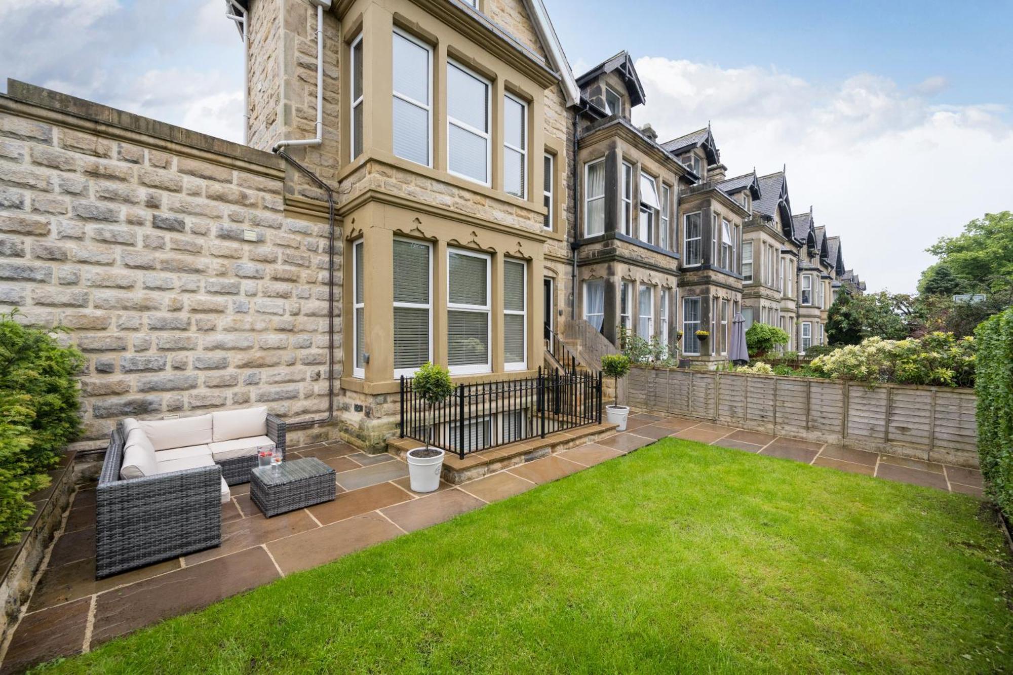 Sixtytwo By Harrogate Serviced Apartments Eksteriør bilde